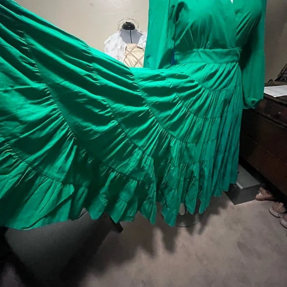Gibson Latimer Emerald Green Long Sleeve Dress - Picture 2 of 4